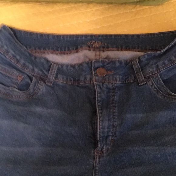 jeans with design on back pocket